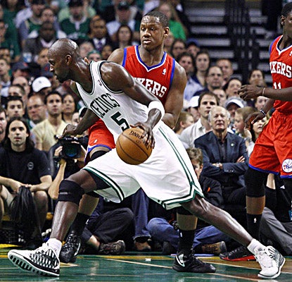 Kevin Garnett scores 29 points and grabs 11 rebounds to help the Celtics take a 1-0 series lead over the Sixers. (US Presswire)