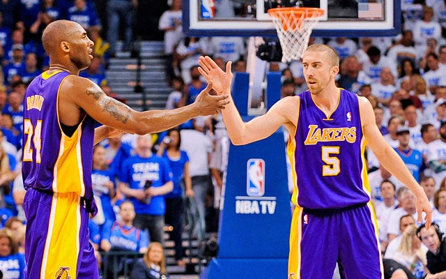 Kobe Bryant takes to Twitter to criticize fans for threatening teammate Steve Blake. (Getty Images)