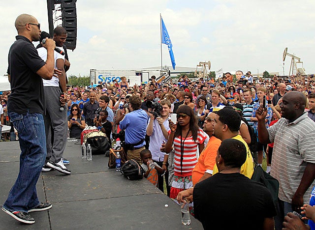 Thousands of fans gathered near Oklahoma City's airport to welcome the Thunder home from Miami. (AP)