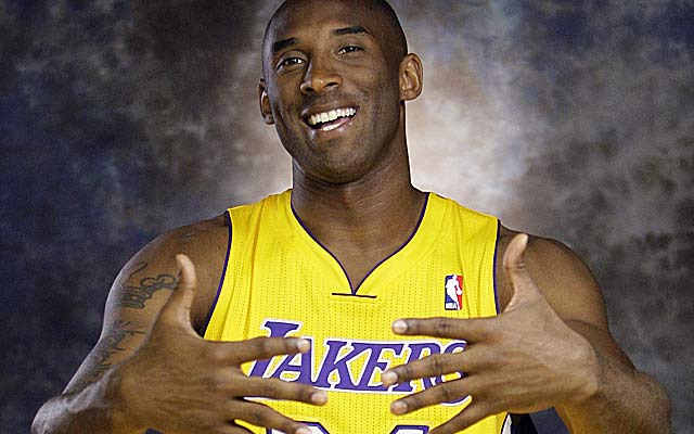 For Kobe Bryant to add his sixth ring, the Lakers' plan will have to come together. (AP)
