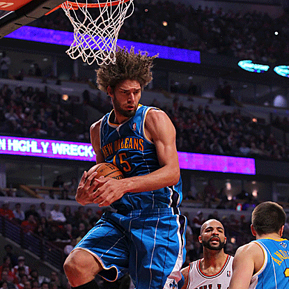 Without injured No. 1 pick Anthony Davis, Robin Lopez contributes 16 points to help the Hornets get past the Bulls. (US Presswire)