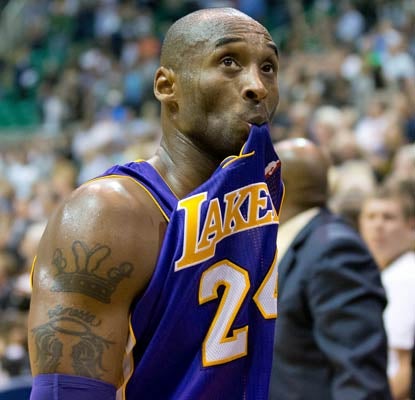 Kobe Bryant shoots just 7 of 17 from the floor for 29 points, not enough to stop another loss for the Lakers.  (US Presswire)