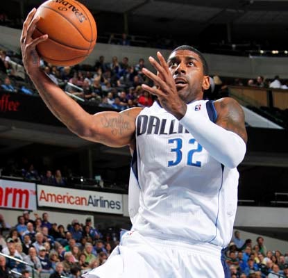 O.J. Mayo picks up the slack for the beat-up Mavericks by scoring 22 points against the Raptors.  (Getty Images)