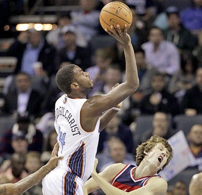 Bobcats rookie Michael Kidd-Gilchrist adds 15 points and eight boards but exits in the fourth with a sore back. (AP)