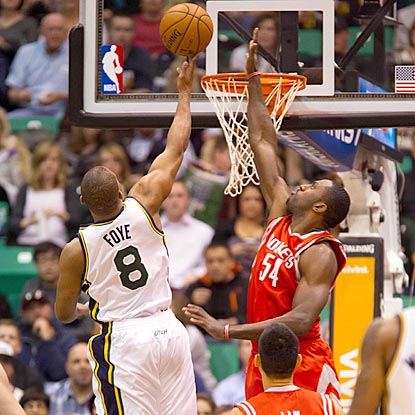 Houston's Patrick Patterson (right) attempts to block Utah point guard Randy Foye's shot during the first quarter.  (US Presswire)