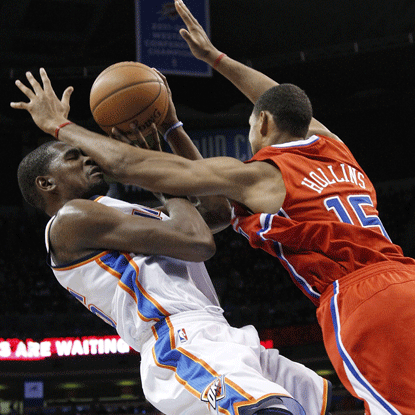 Kevin Durant pours in a game-high 35 points as the Thunder win in OT to end the Clippers' six-game winning streak. (AP)