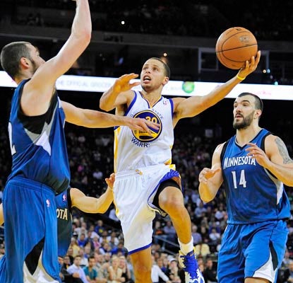 Stephen Curry posts 20 points and six assists in leading the Warriors past the Kings on Saturday night.  (US Presswire)