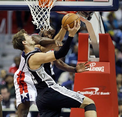 The Wizards can't contain Tiago Splitter, who provides 15 points, 12 rebounds and seven dimes off the bench.  (Getty Images)