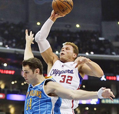 The Hornets do all they can to muzzle Blake Griffin, who finishes with a career-low four points on 1-of-9 shooting. (AP)