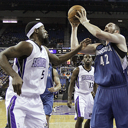 Kevin Love pulls down 24 rebounds, an NBA season high, to power the Timberwolves past the Kings. (AP)