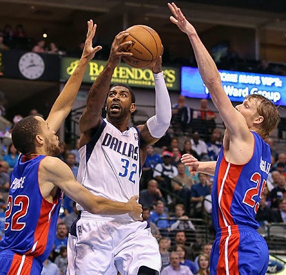 O.J. Mayo begins 0 of 4 from the field before catching fire in the second half. He finishes with 27 points. (US Presswire)