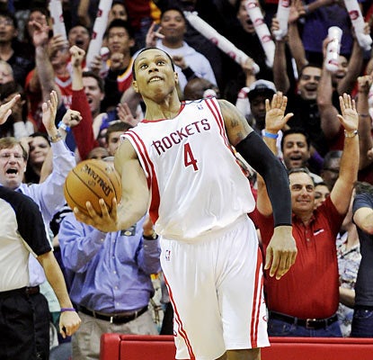 Greg Smith (21 points) and the Rockets give the home crowd a night to remember by upending the Lakers. (AP)