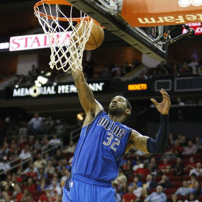 The Mavs' O.J. Mayo scores 10 points in the last three minutes of the game to finish with 40, tying a career high. (US Presswire)
