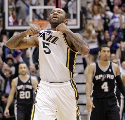 Mo Williams drills a 3-pointer at the buzzer to cap a late fourth-quarter rally by the Jazz over the Spurs.   (AP)