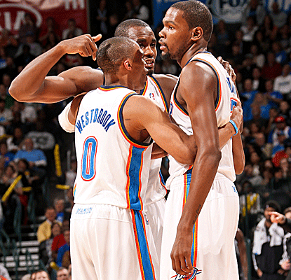 Kevin Durant leads the way with 31 points as the Thunder remain perfect vs. the Kings in OKC.  (Getty Images)