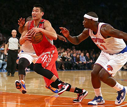 Jeremy Lin drives past New York's Raymond Felton for two of his 16 first-half points. (Getty Images)