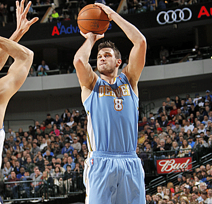 Danilo Gallinari goes off vs. the Mavs, scoring 39 points to spoil Dirk Nowitzki's season debut at home.  (Getty Images)