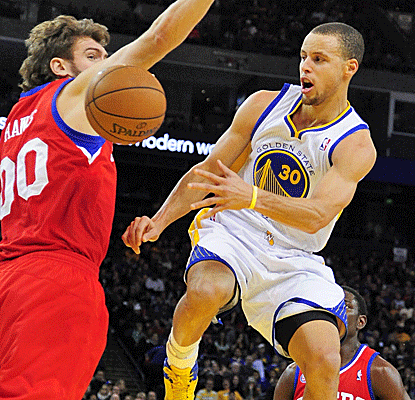 Steph Curry has a tough night scoring, but his six assists and five rebounds help the Warriors to a win.  (US Presswire)