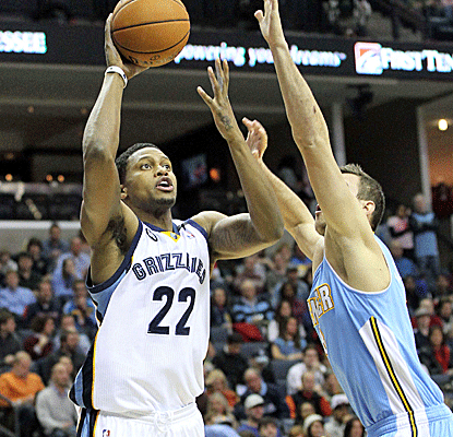 Rudy Gay leads a rush of 10 straight points for the Grizzlies, who pull it out down the stretch.  (US Presswire)