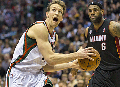 With 18 points, nine rebounds and six assists, Mike Dunleavy has a huge game off the bench for the Bucks.  (US Presswire)