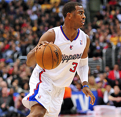 Chris Paul puts on a show vs. the Lakers, scoring 30 points to go with 13 assists in a Clips win.  (US Presswire)