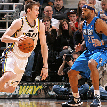 Gordon Hayward scores a season-high 27 points, including four 3-pointers, to lead the Jazz over the Mavs. (US Presswire)