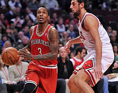 Brandon Jennings scores 20 of his 35 points in the third quarter. He is averaging 24.6 ppg over his last 5 contests. (US Presswire)