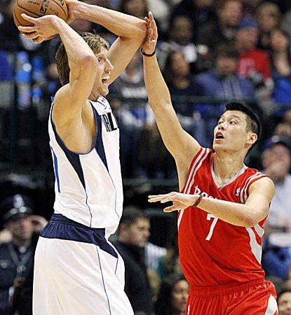 Dirk Nowitzki, who scores 19 points in the Mavs' win, looks to pass as Jeremy Lin (right) defends. (AP)