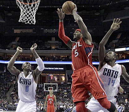 Atlanta's Josh Smith (5) drives to the basket during the first half, during which he makes 8 of 11 shots from the field.  (AP)