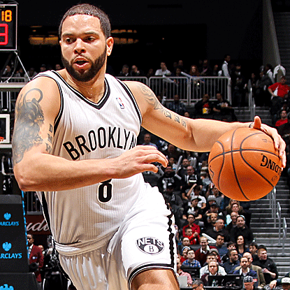 Deron Williams scores 20 points and tallies nine assists to lead the Nets to their eighth consecutive win at home. (Getty Images)