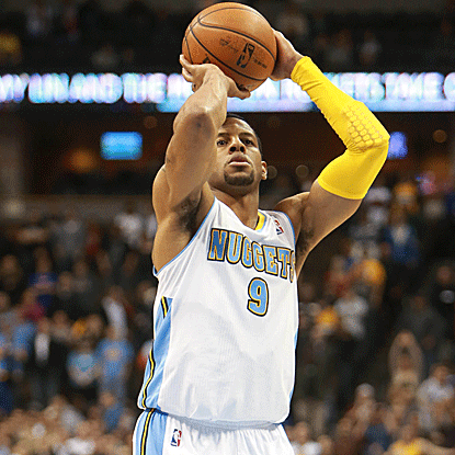 Andre Iguodala's made free throw with 0.4 seconds remaining gives the Nuggets a one-point victory over the Pacers. (US Presswire)