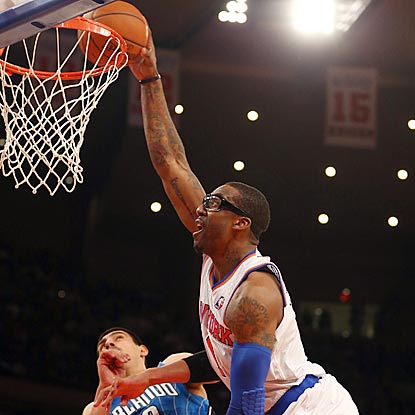 With opportunities like this, Amar'e Stoudemire can't miss -- and on Wednesday night, he doesn't (7 for 7 from the field).  (AP)