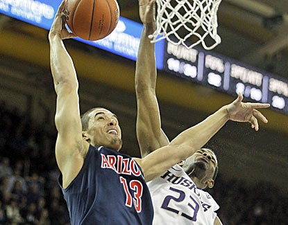Nick Johnson scores 15 points, five in the final 2 minutes, as No. 8 Arizona holds off Washington on the road. (US Presswire)