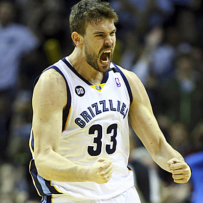 Marc Gasol hits a huge shot down the stretch as the Grizzlies fend off the Warriors to end a two-game skid.  (US Presswire)