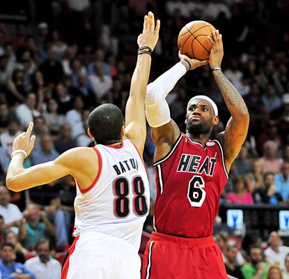 LeBron continues his tear by scoring 30 points on 11 of 15 shooting. The Big Three combine for 86 points in the win. (US Presswire)