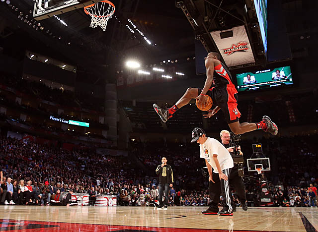 After botching his first three attempts, Ross earns a perfect score when he finally slams it home. (Getty Images)