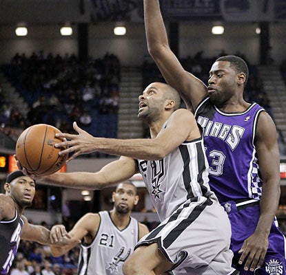Tony Parker carries the Spurs to another win with his 30-point, 11-assist effort against the Kings. (AP)