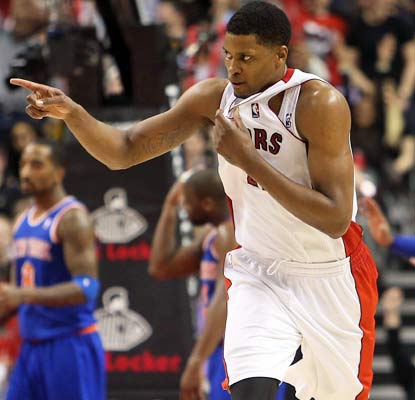 The Knicks have no answer for Toronto's Rudy Gay, who drops a season-high 32 points Friday night.  (USA Today Sports)