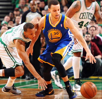 Avery Bradley hounds Stephen Curry, who shoots 6 of 22 from the field one game after scoring 54 points. (Getty Images)