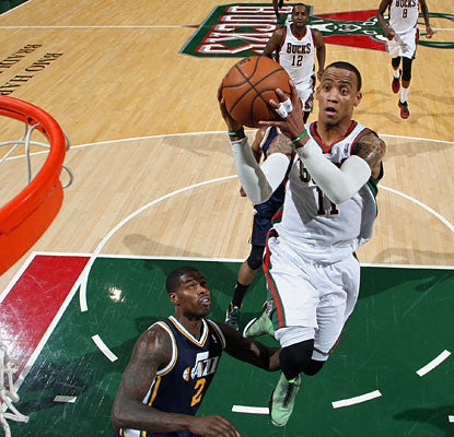 Monta Ellis is extremely efficient from the floor. He finishes 15 of 21 for a game-high 34 points. (Getty Images)