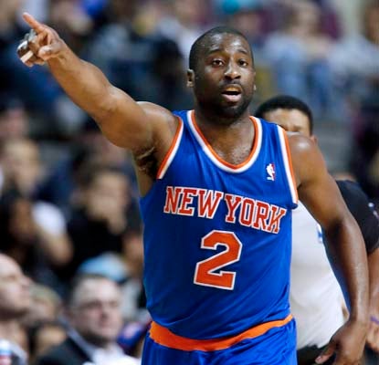 Raymond Felton scores 26 points as the Knicks overcome early sloppiness to win without Carmelo Anthony.  (AP)