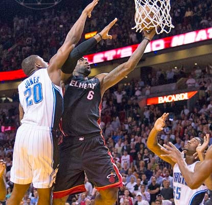 LeBron James drives the lane for the winning layup with 3.2 seconds left to keep the Heat's winning streak alive. (USATSI)    