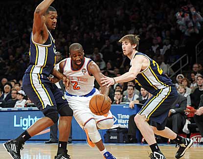 Raymond Felton scores 15 points to help the Knicks pick up the slack with two starters out with knee injuries. (USATSI)