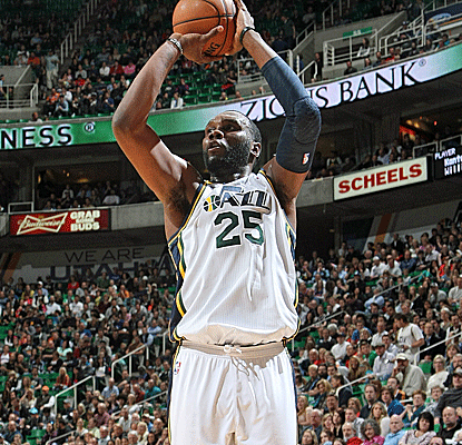 Al Jefferson puts in 16 points as the Jazz break a four-game slide and move into a tie for the No. 8 spot.  (Getty Images)