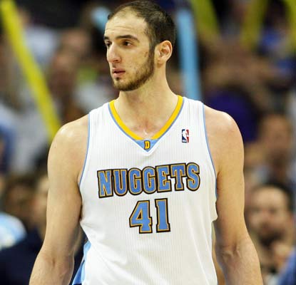 Kosta Koufos collects a career-high 16 rebounds and scores 18 points as the Nuggets add to their longest streak in 30 years.  (USATSI)