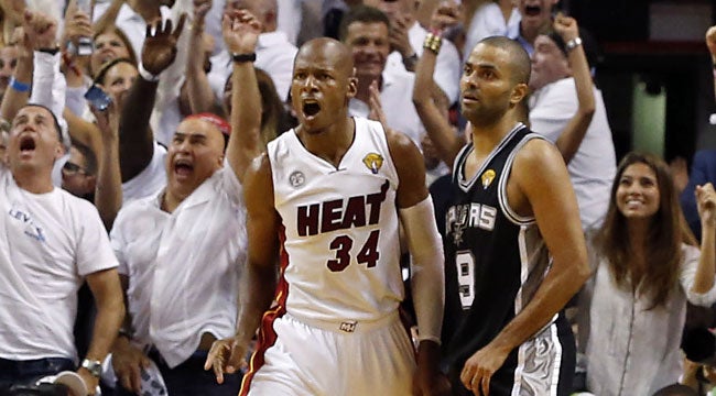 Breakdown: The play that set up Allen's three