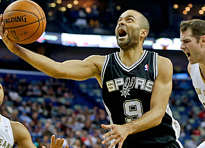 Tony Parker plays big down the stretch, scoring 27 points in all as the Spurs rally past the Pelicans.  (USATSI)