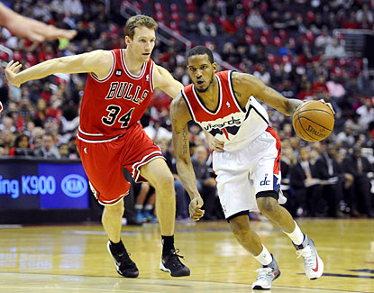 Trevor Ariza drives past Chicago's Mike Dunleavy during his 30-point outburst to help the Wizards take a 3-1 series lead. (USATSI)