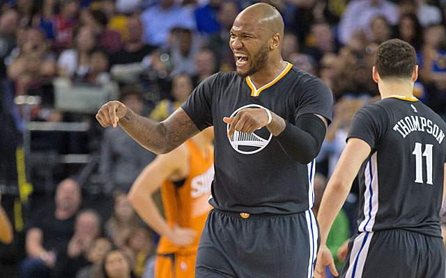 Mo Speights plays a big role in the Warriors' victory over the Suns. (USATSI)