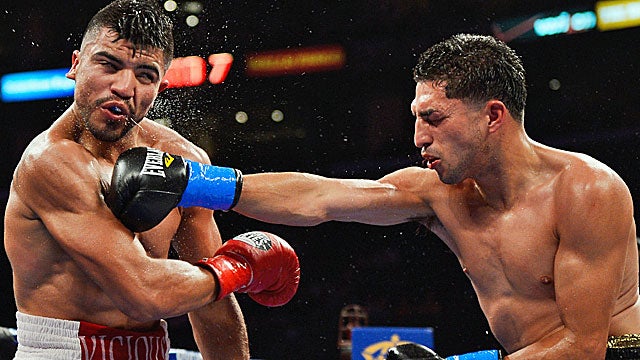 Victor Ortiz sustains a damaged jaw on punches by Jojesito Lopez (right). (Getty Images)